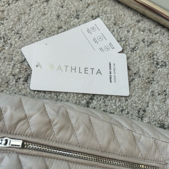 Athleta NWT padded shorts size 14 super cute good/beige - Picture 11 of 13